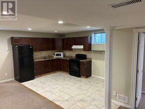 27 Michael Ct in Toronto, ON - Building Photo - Building Photo