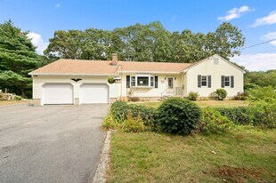 85 Dayton Rd in Waterford, CT - Building Photo