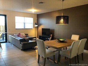 10552 NW 78th Terrace in Doral, FL - Building Photo - Building Photo