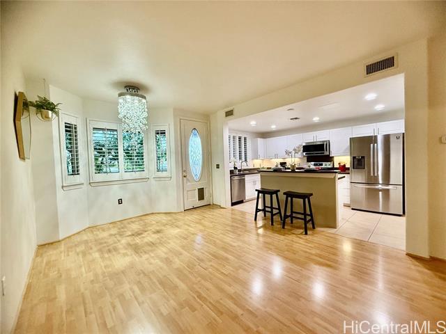 7018 Hawaii Kai Dr in Honolulu, HI - Building Photo