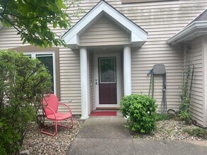 612 Bos Landen Dr in Pella, IA - Building Photo - Building Photo