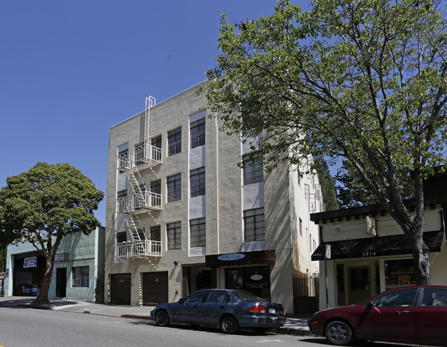 5916-5920 College Ave in Oakland, CA - Building Photo - Building Photo