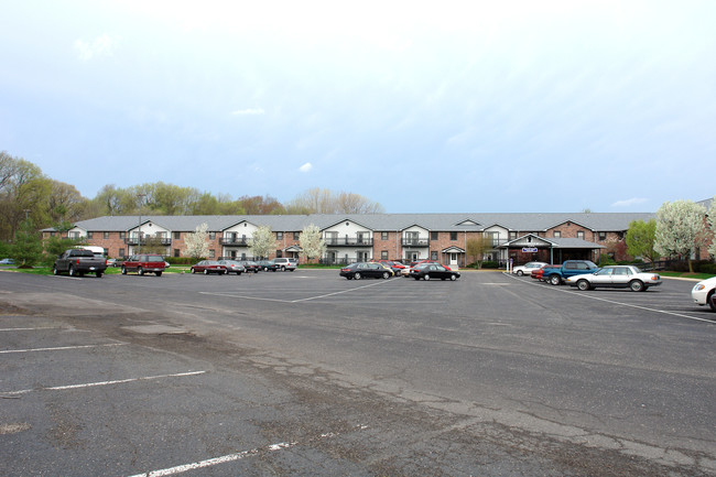 American Village Lincoln Lodge in Indianapolis, IN - Foto de edificio - Building Photo