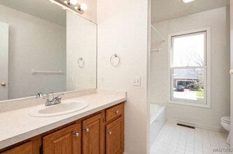 70 Hobnail Dr in East Amherst, NY - Building Photo - Building Photo