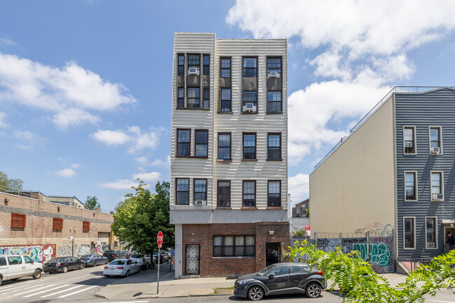 48 Morgan Ave in Brooklyn, NY - Building Photo - Building Photo