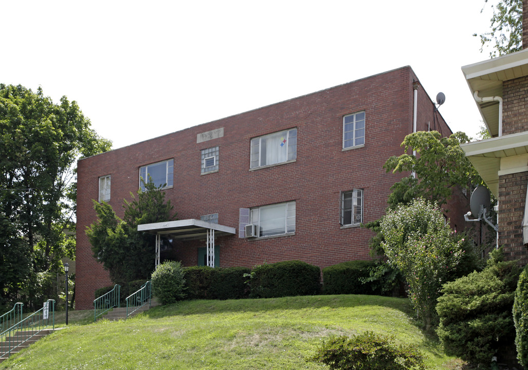 Broadway Apartments in Pittsburgh, PA - Building Photo