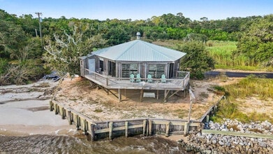 6001 Belle Fontaine Dr in Ocean Springs, MS - Building Photo - Building Photo