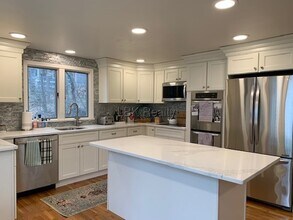 51 D Jackson St in Newton, MA - Building Photo - Building Photo