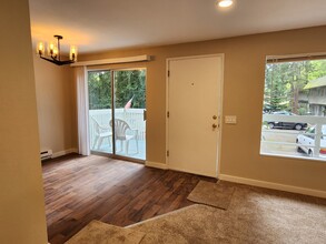 7915 236th St SW, Unit #D in Edmonds, WA - Building Photo - Building Photo