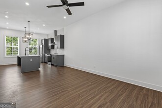 194 Chestnut Cir in Atlanta, GA - Foto de edificio - Building Photo