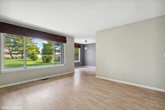 310 Wethington Dr in Wauconda, IL - Building Photo - Building Photo