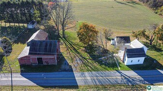 654 Youngs Hill Rd in Easton, PA - Building Photo