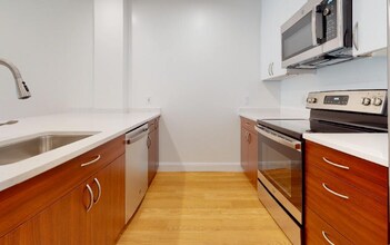 201 Sherman Rd, Unit 810 in Chestnut Hill, MA - Foto de edificio - Building Photo