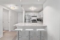 322 W 25th St, Unit 328 in Miami Beach, FL - Foto de edificio - Building Photo