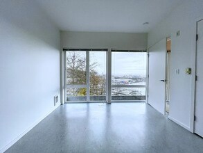 2303 W Newton St in Seattle, WA - Building Photo - Building Photo