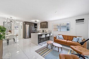 710 11th St in Miami Beach, FL - Building Photo