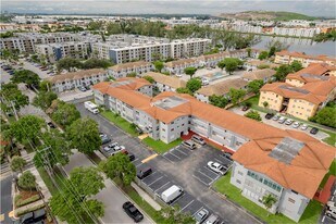 120 Royal Palm Rd in Hialeah, FL - Building Photo