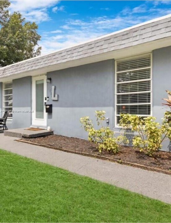 7809 NW 67th Ave in Tamarac, FL - Building Photo