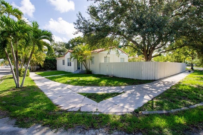 property at 2727 Calusa St