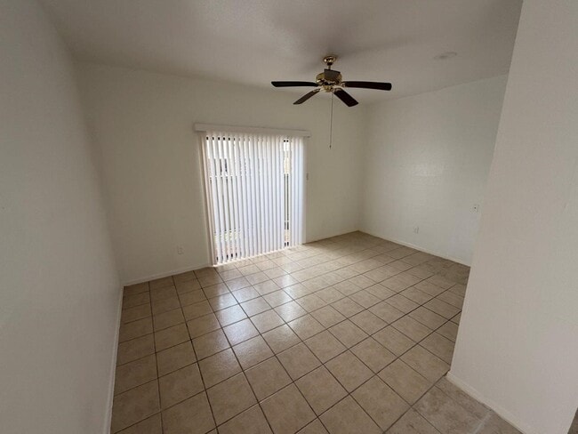 7901 Cambridge St in Houston, TX - Building Photo - Building Photo