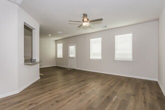 1447 Reiner Dr in Crandall, TX - Foto de edificio - Building Photo