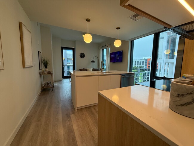 285 NW 32nd St, Unit B2 in Miami, FL - Building Photo - Building Photo