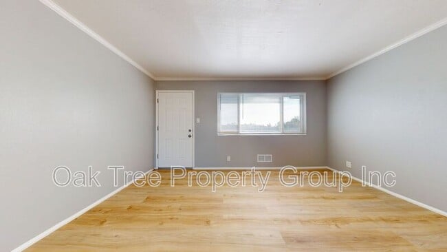 5600 Bancroft Ave in Oakland, CA - Building Photo - Building Photo