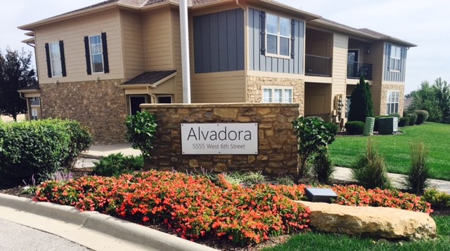 Alvadora in Lawrence, KS - Foto de edificio