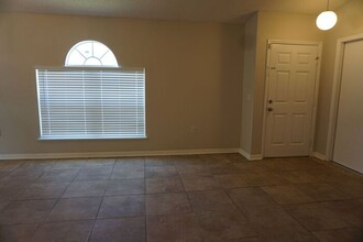 6682 Gentle Oaks Dr E in Jacksonville, FL - Building Photo - Building Photo