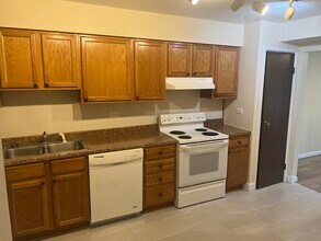 216 Pamela Dr in Bolingbrook, IL - Building Photo - Building Photo