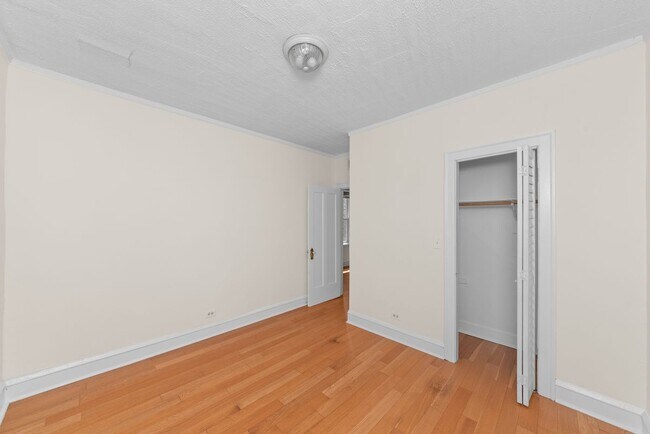 3533 W Fullerton Ave in Chicago, IL - Building Photo - Building Photo