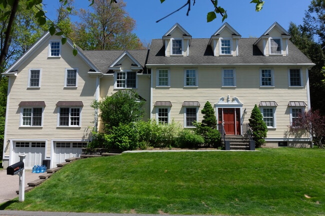 property at 15 Edgemoor Cir