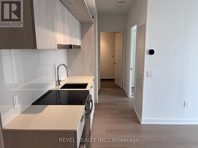 property at 448 Burnhamthorpe Rd W