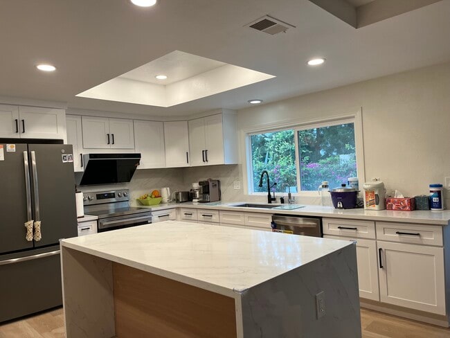 1 Rippling Strm in Irvine, CA - Building Photo - Building Photo