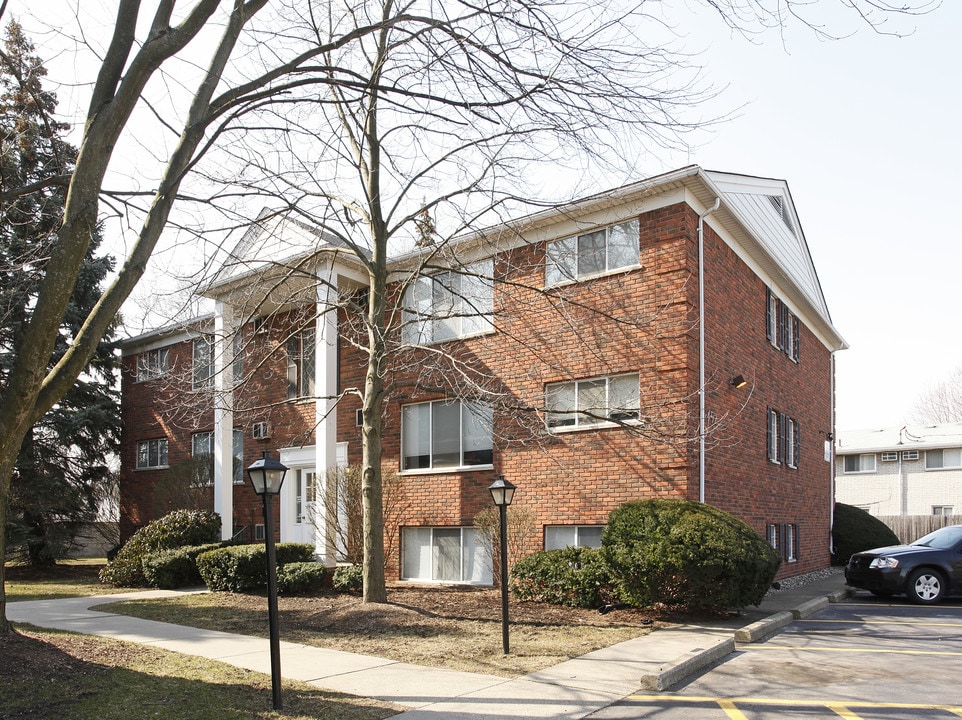 Elmwood Manor Apartments in Clawson, MI - Foto de edificio