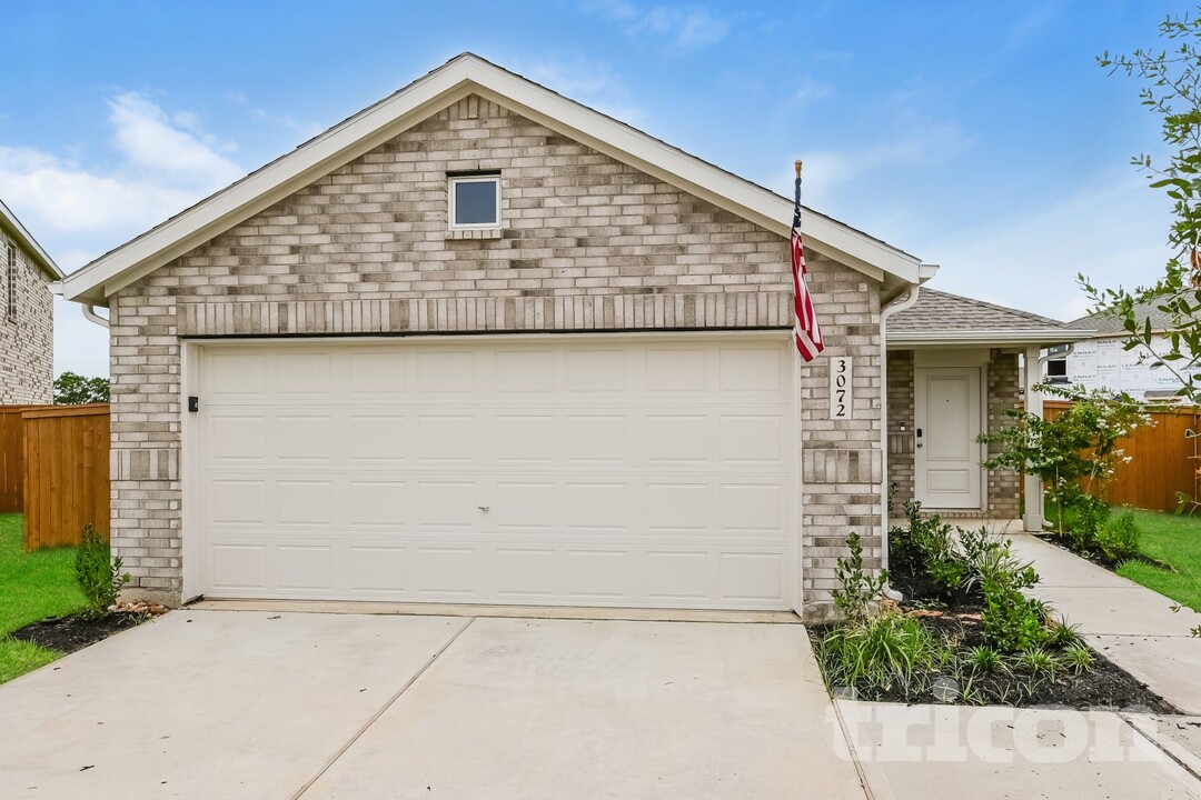 3072 Dawn Sound Dr in Park Row, TX - Building Photo