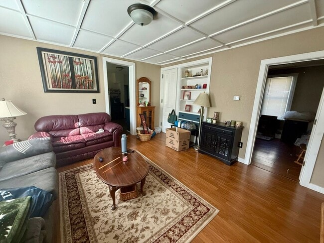 property at 122 S 5th Ave