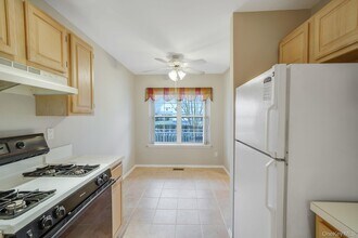 18 Summerfield Cir in Central Islip, NY - Foto de edificio - Building Photo