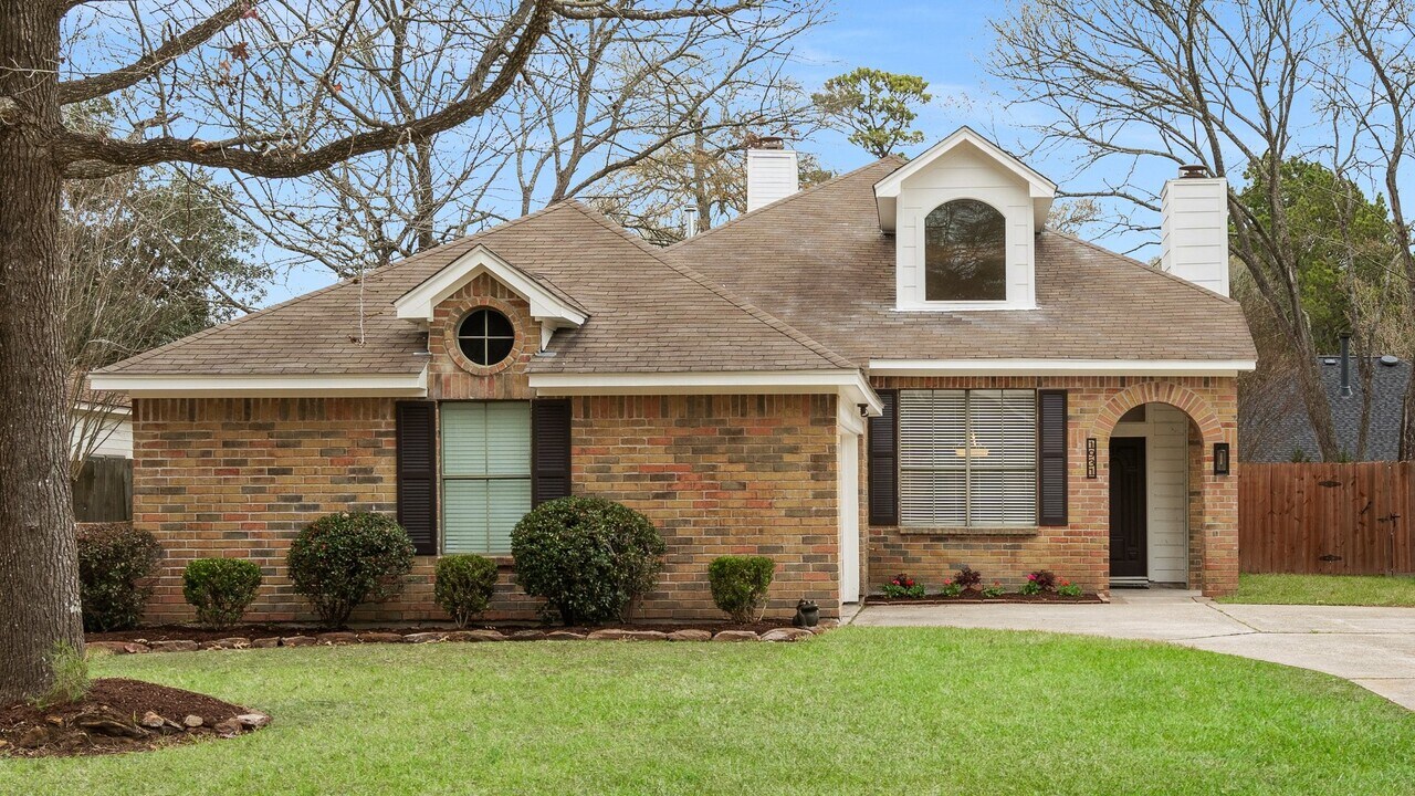 1931 Invermere Dr in Spring, TX - Building Photo