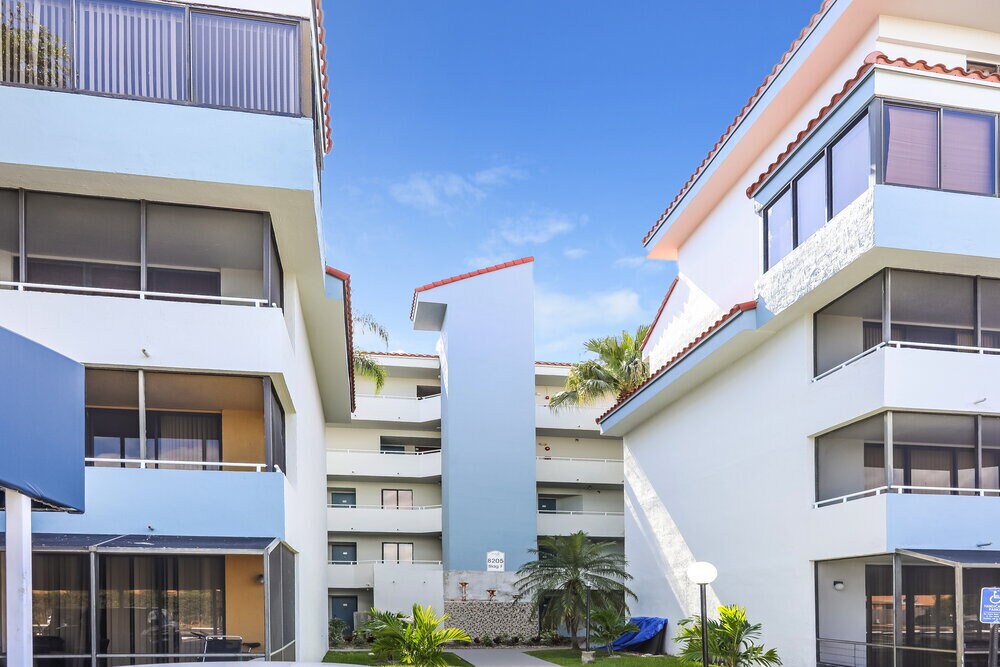 8205 SW 152nd Ave in Miami, FL - Building Photo