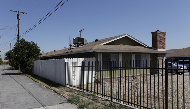 8985 Juniper Ave in Fontana, CA - Foto de edificio - Building Photo