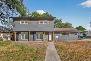 2015 N Fisher Ct in Pasadena, TX - Building Photo