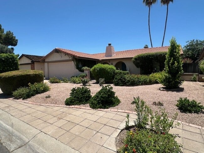property at 1613 E Edgewater Dr