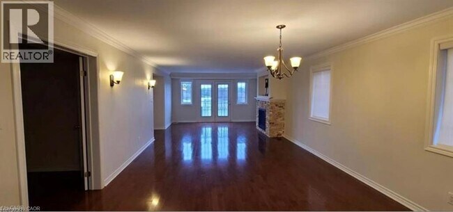 520 Silken Laumann Dr in Newmarket, ON - Building Photo - Building Photo