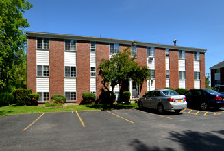 West Lake Apartments in Canandaigua, NY - Building Photo - Building Photo