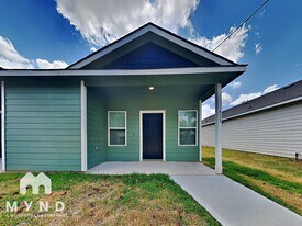 413 E Avenue G in Conroe, TX - Building Photo