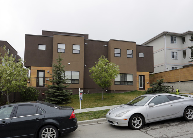 1713 27th Ave SW in Calgary, AB - Building Photo - Primary Photo