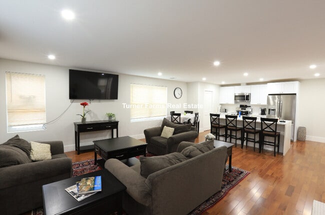 290 Riverside Ave, Unit 2