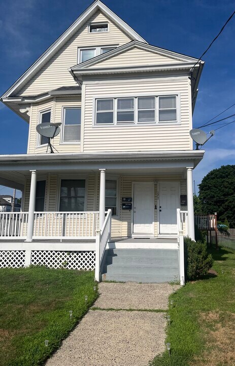 127 Peck Ave, Unit Peck Ave. 2nd Floor in West Haven, CT - Building Photo