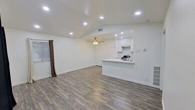 37 Gaviota in Rancho Santa Margarita, CA - Building Photo - Building Photo